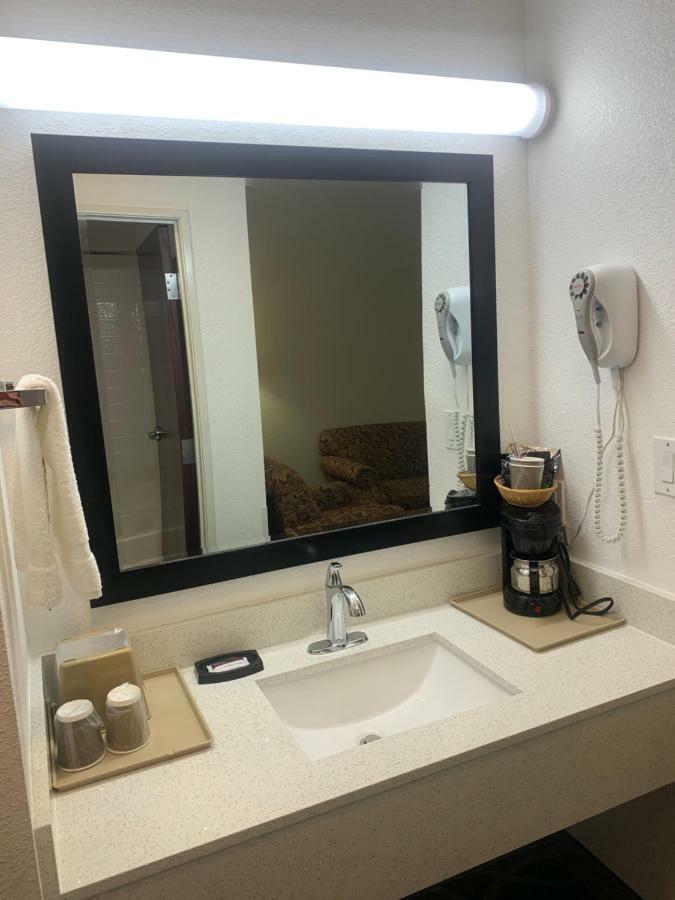 Super 8 By Wyndham Hillsboro Tx Hotel Exterior foto